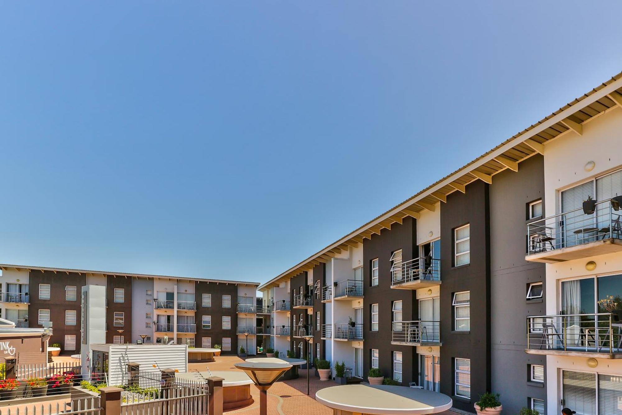 Wink Aparthotel Quiver Tree Stellenbosch Exterior foto